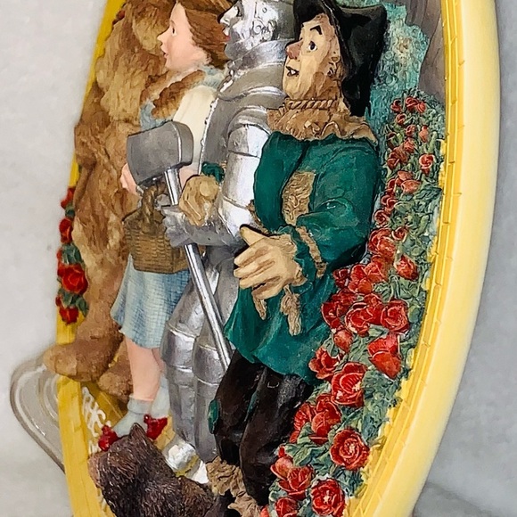 1995, We are off to see the Wizard. First in a series of Bas relief plates. - Picture 3 of 4